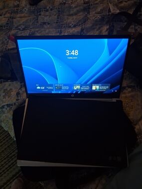 HP Blue Silver An Black Laptop with Bright Display an Carry Tote Bag